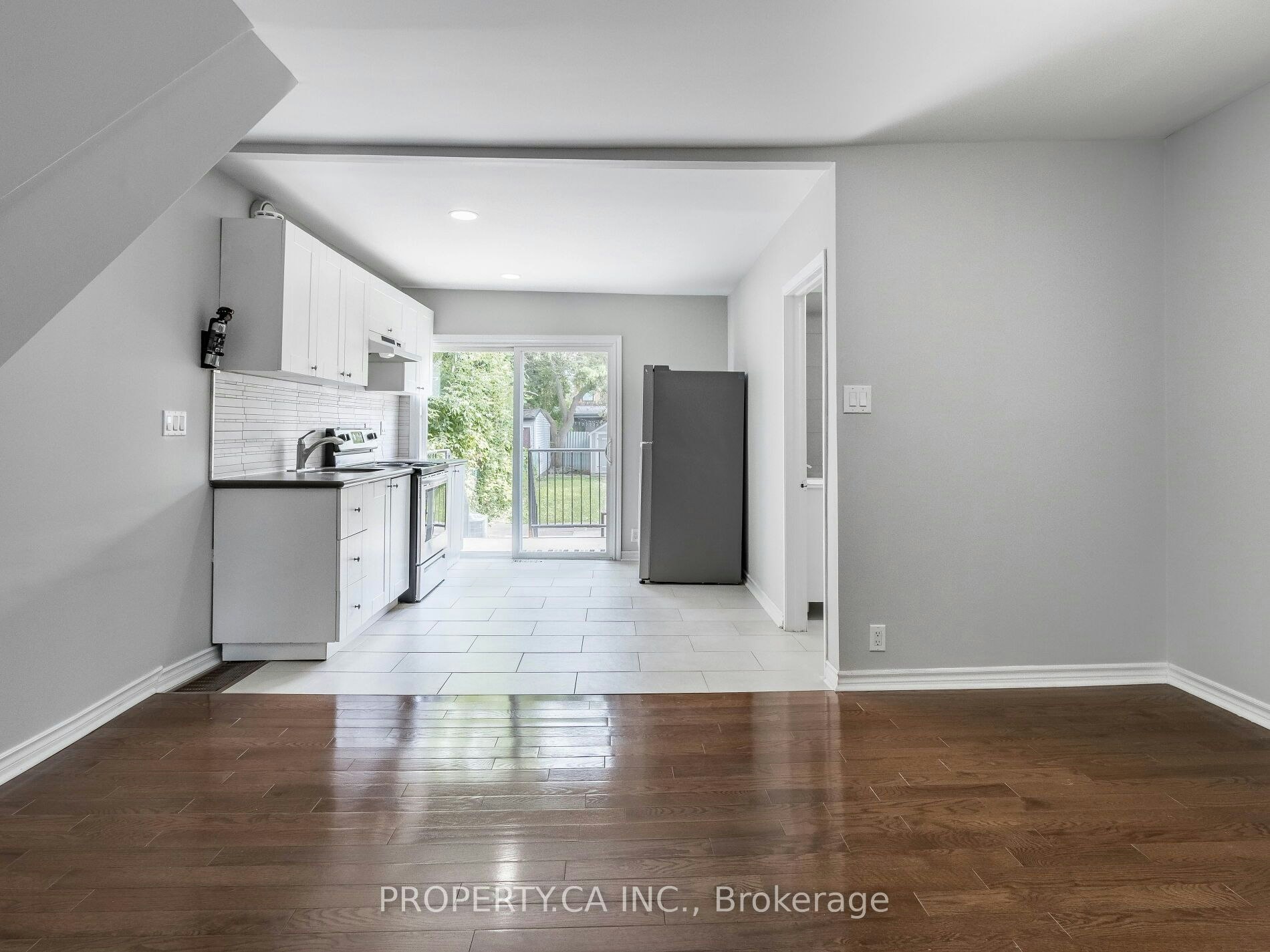 Main-285 Bartlett Avenue, Toronto, ON, M6H 3G3