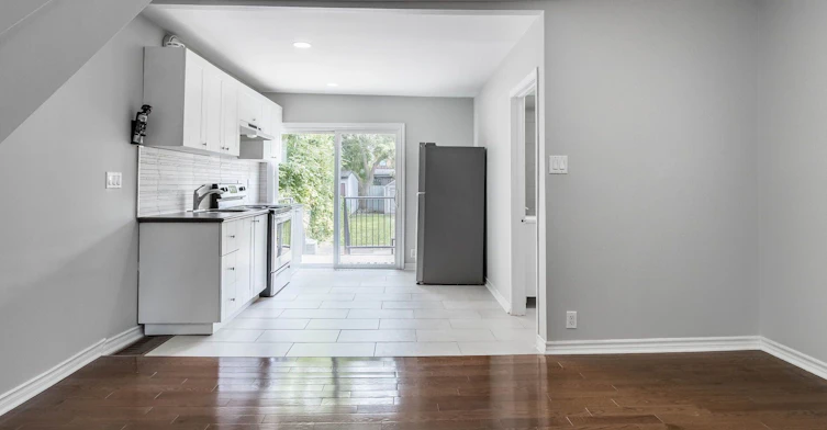 Main-285 Bartlett Avenue, Toronto, ON, M6H 3G3