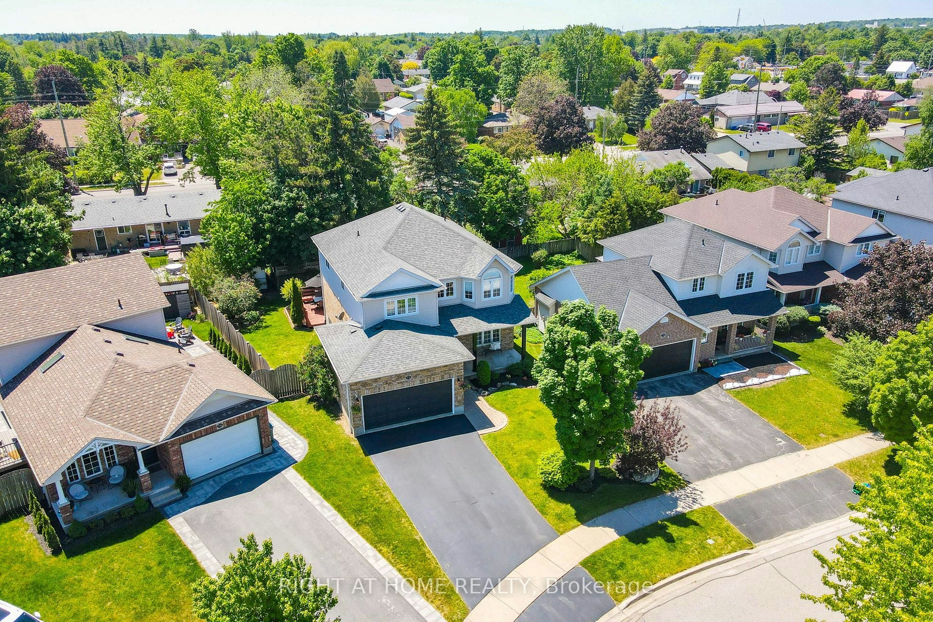72 Beardmore Crescent, Halton Hills, ON, L7J 2Z1