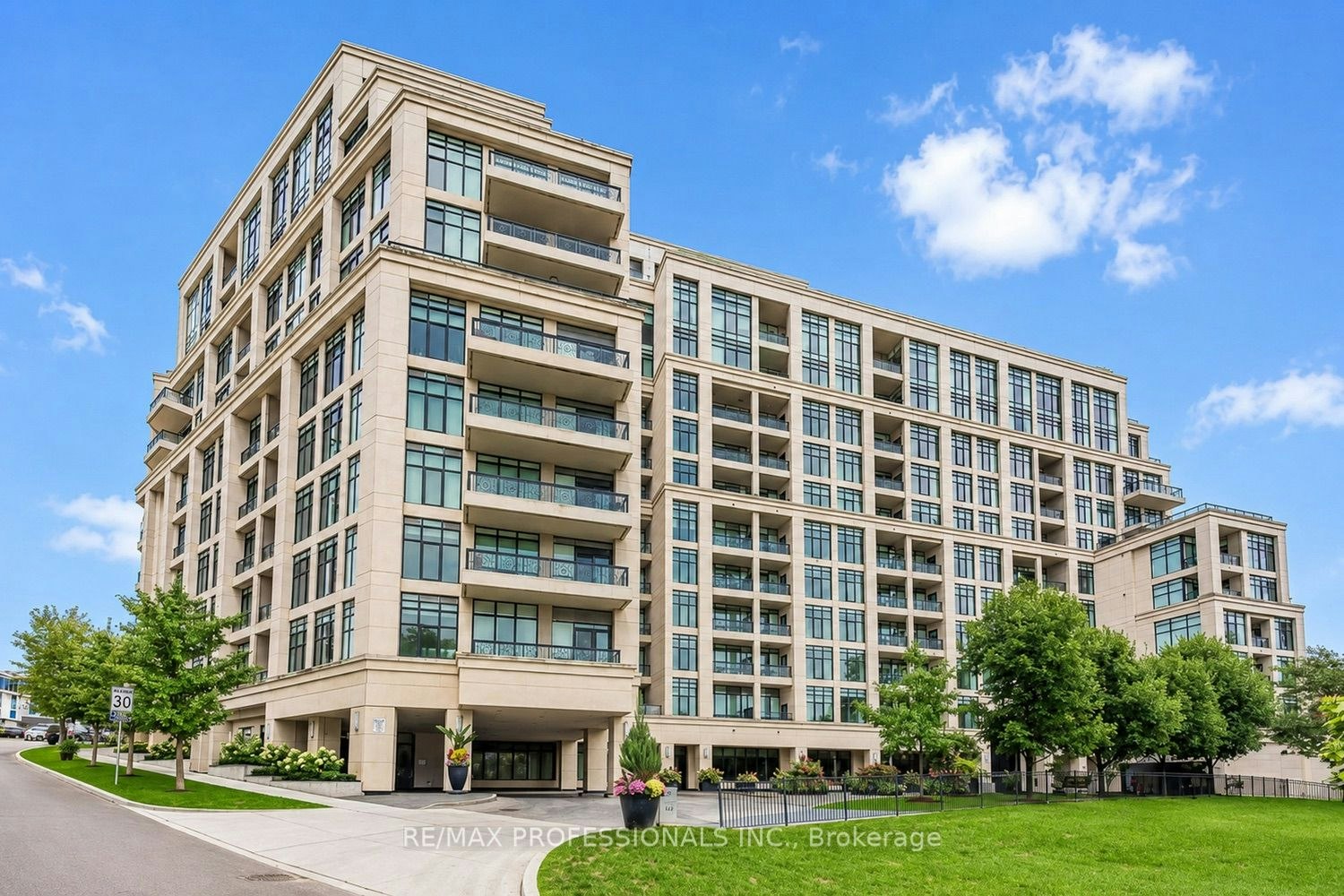 417-2 Old Mill Drive, Toronto, ON, M6S 0A2