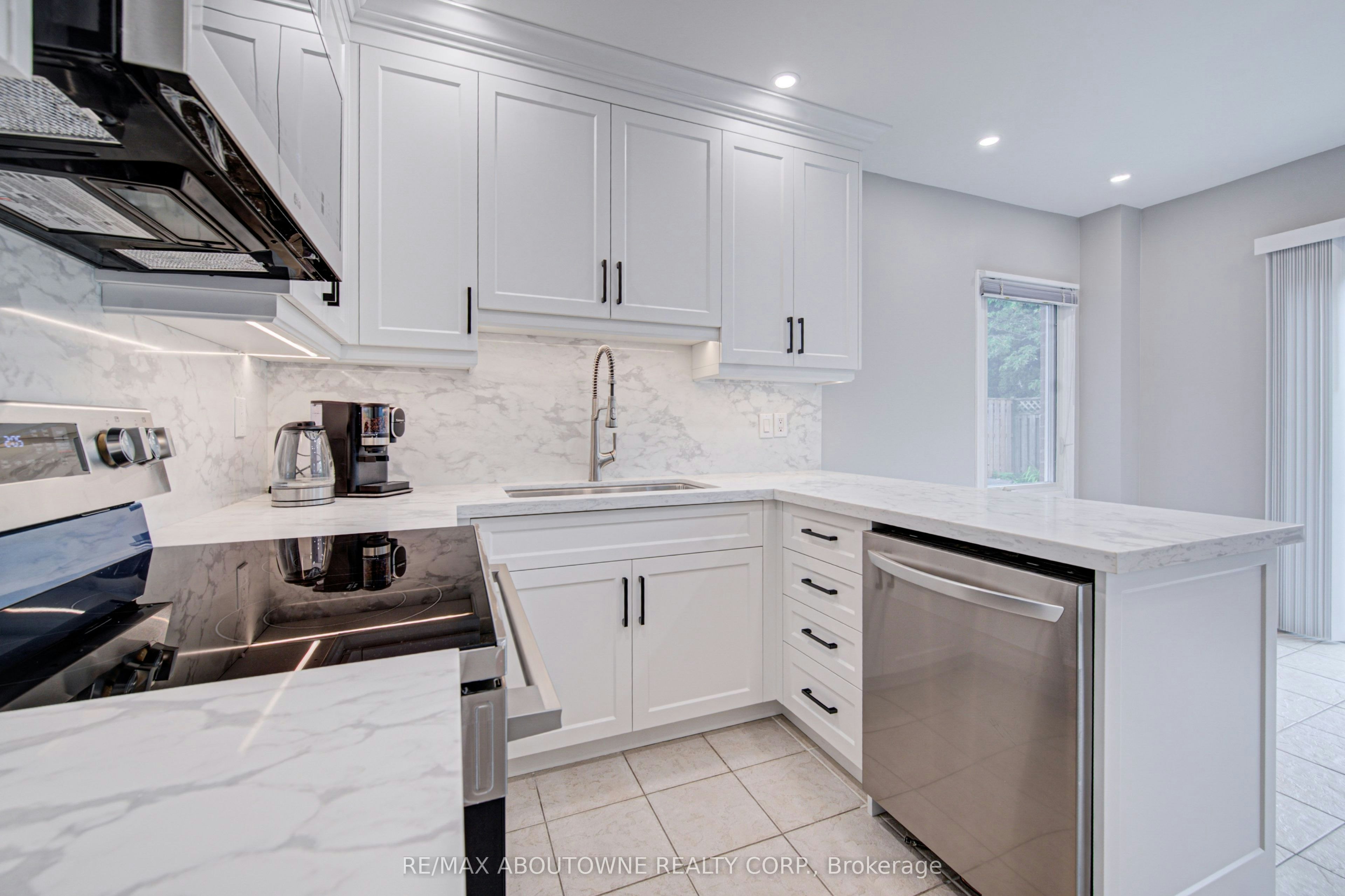 426 Parklane Road, Oakville, ON, L6H 4J5 - 10