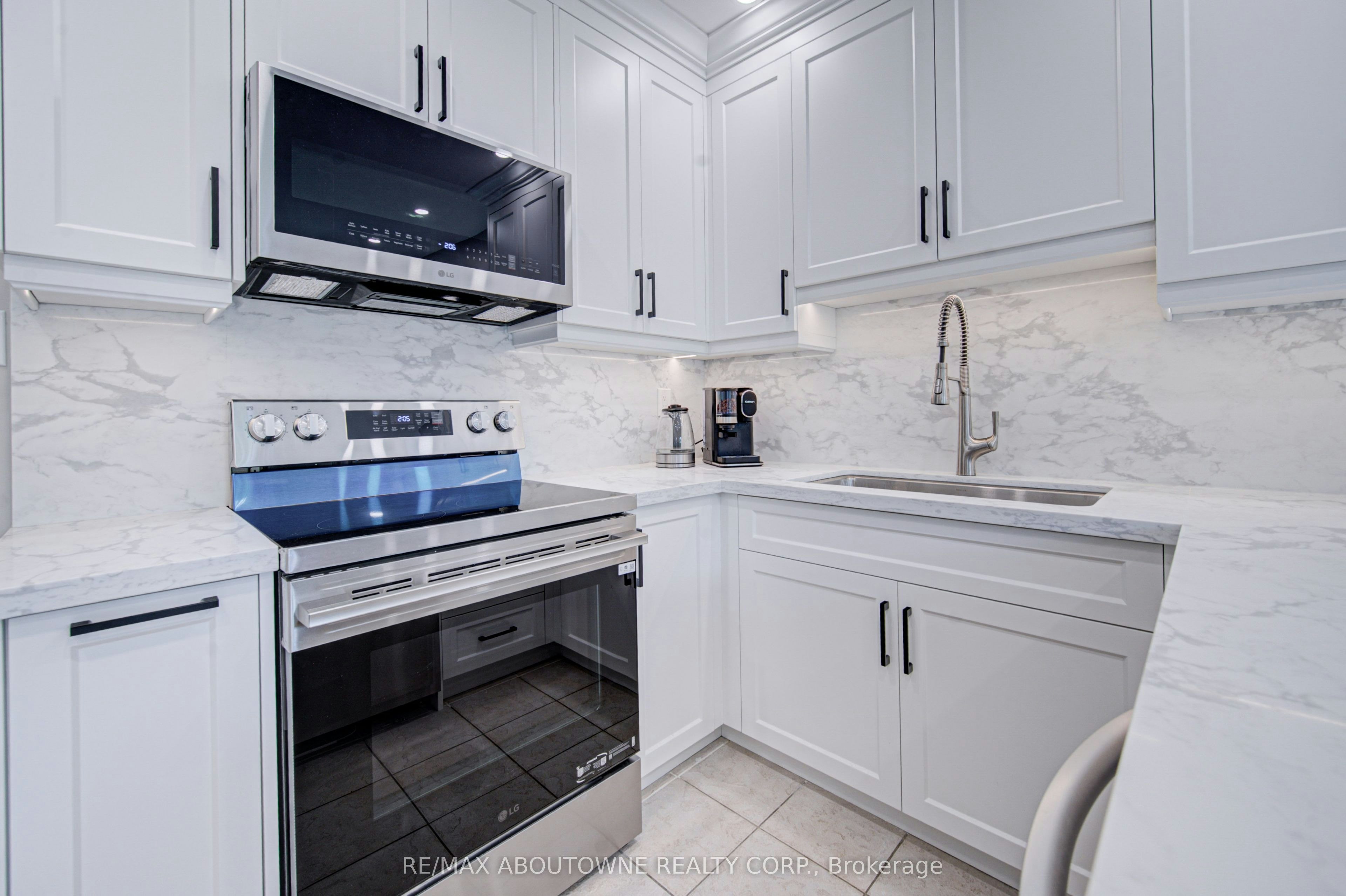 426 Parklane Road, Oakville, ON, L6H 4J5 - 12