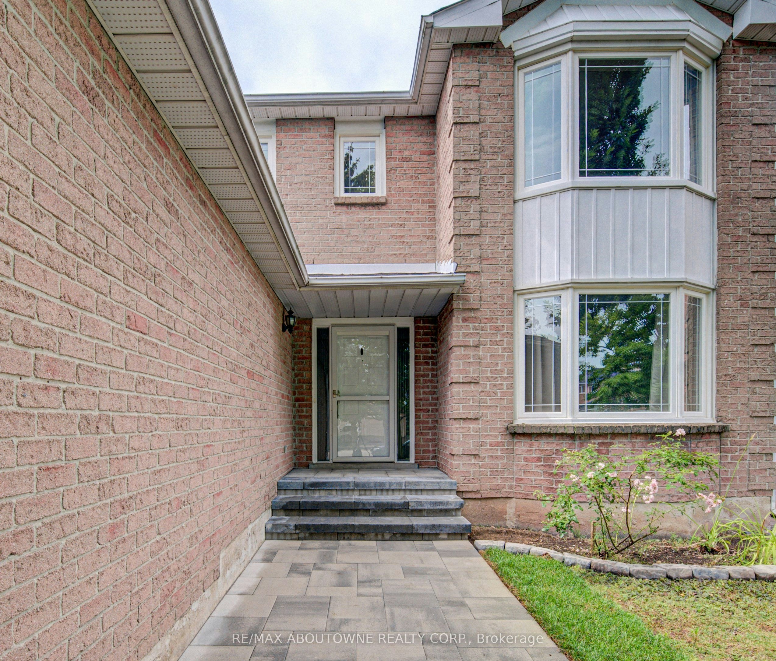 426 Parklane Road, Oakville, ON, L6H 4J5 - 3