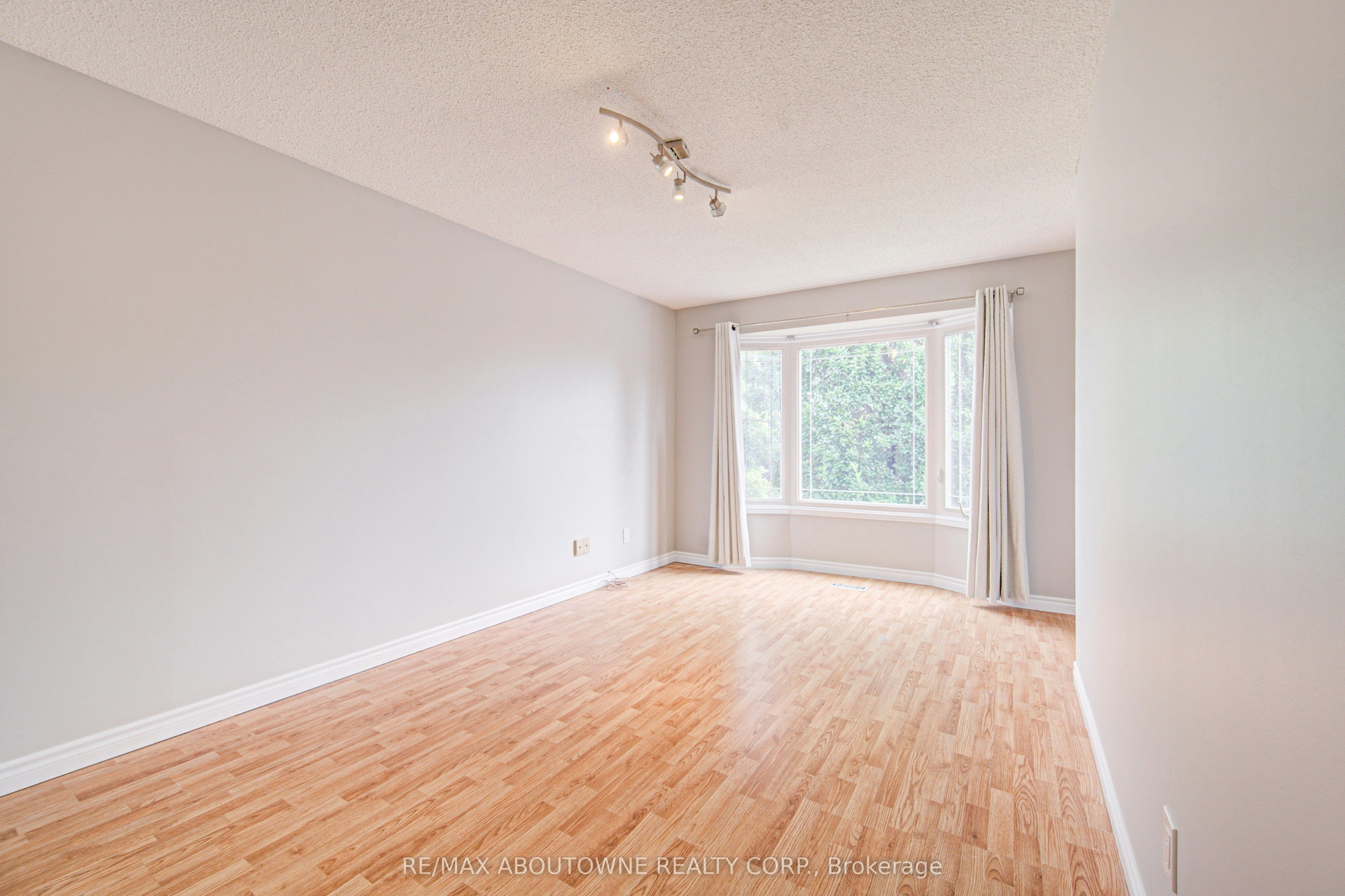 426 Parklane Road, Oakville, ON, L6H 4J5 - 34