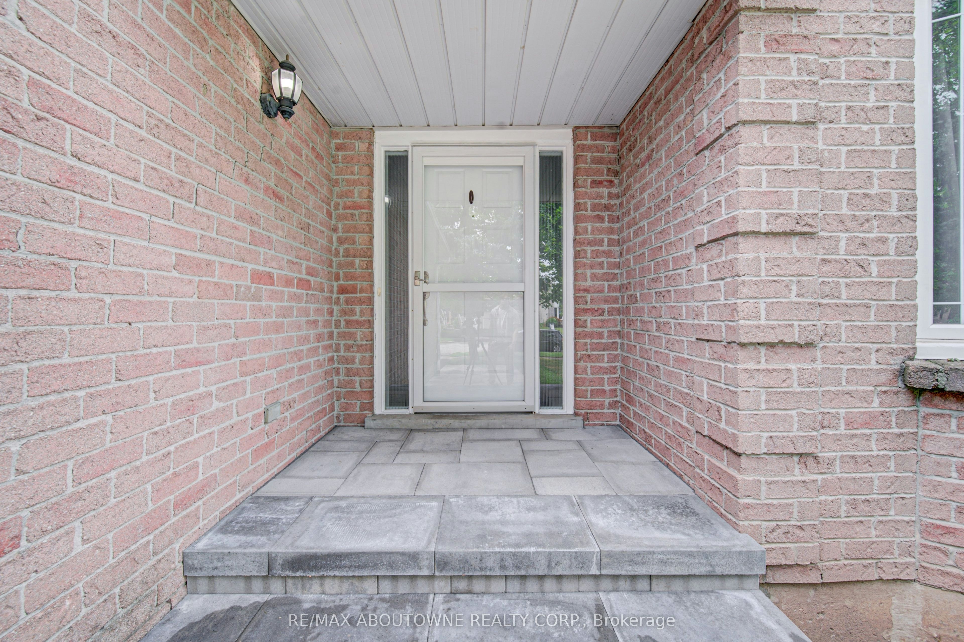 426 Parklane Road, Oakville, ON, L6H 4J5 - 4