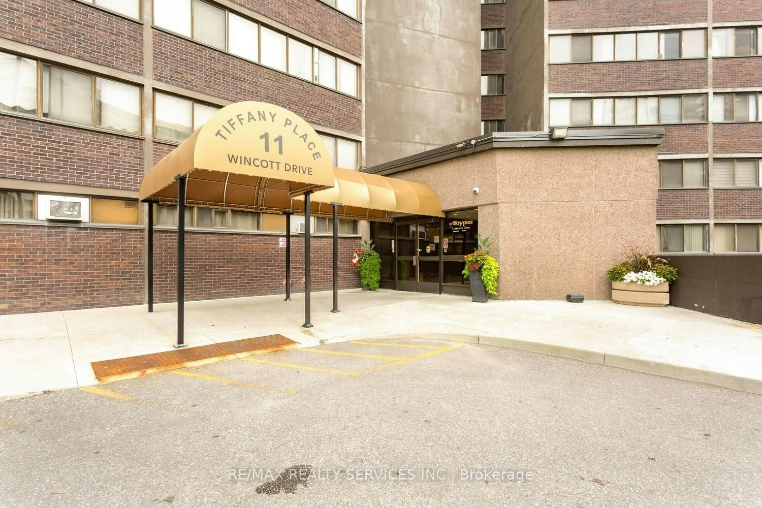 11-11 Wincott Drive, Toronto, ON, M9R 2R9 - 3