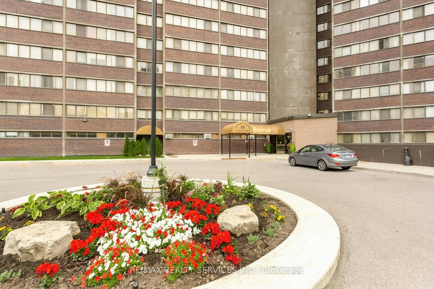 11-11 Wincott Drive, Toronto, ON, M9R 2R9 - 2