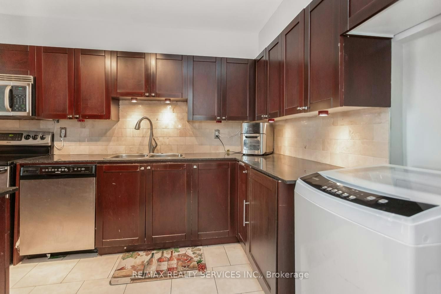 11-11 Wincott Drive, Toronto, ON, M9R 2R9 - 10