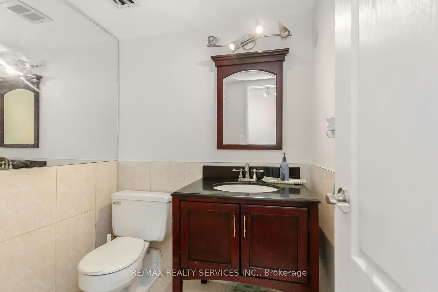 11-11 Wincott Drive, Toronto, ON, M9R 2R9 - 14