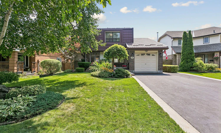 11 Longbourne Crescent