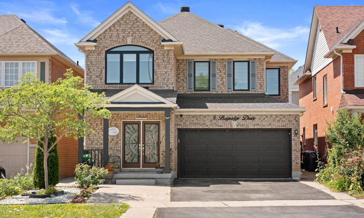 8 Bayridge Drive