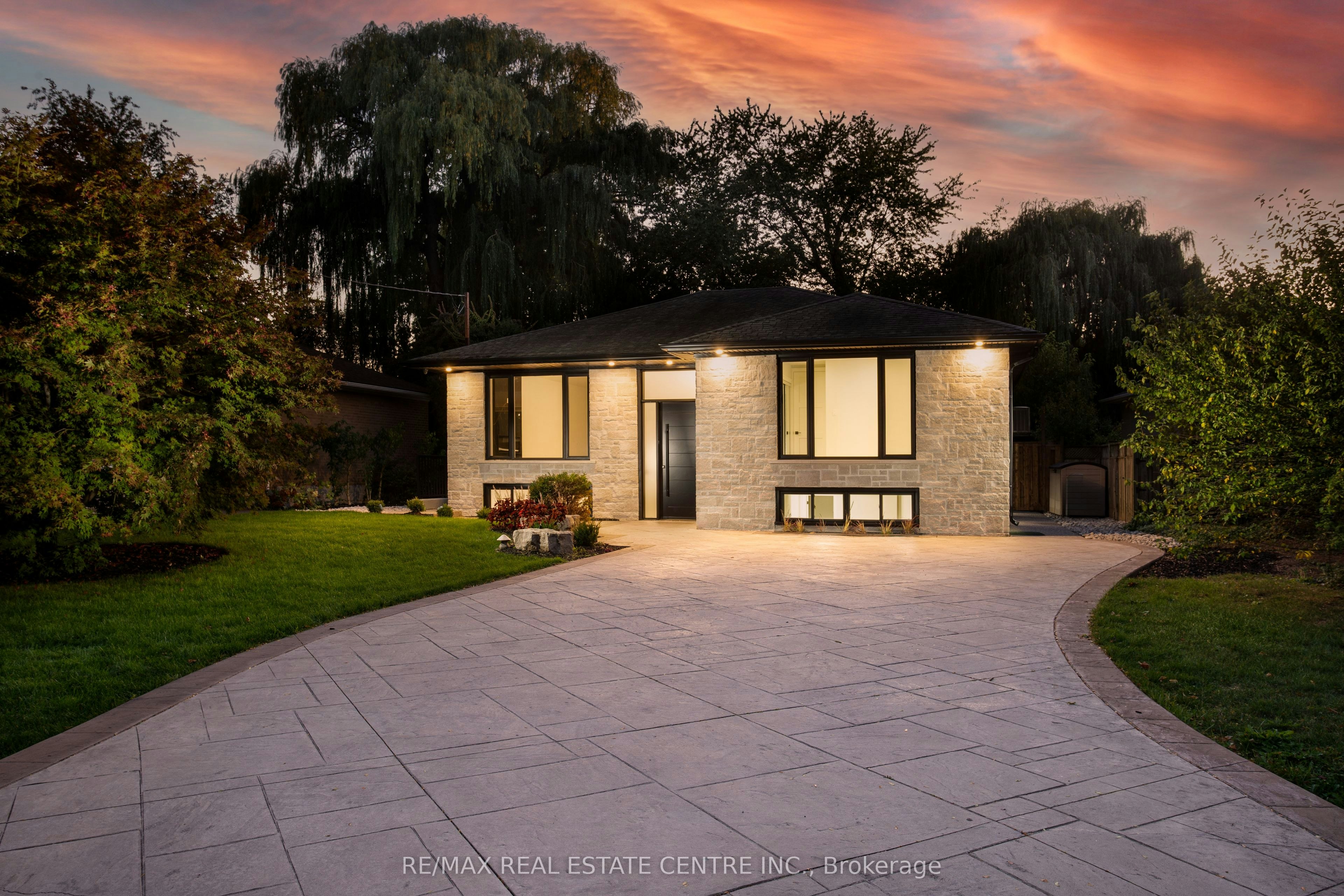446 Willis Drive, Oakville, ON, L6L 4V5