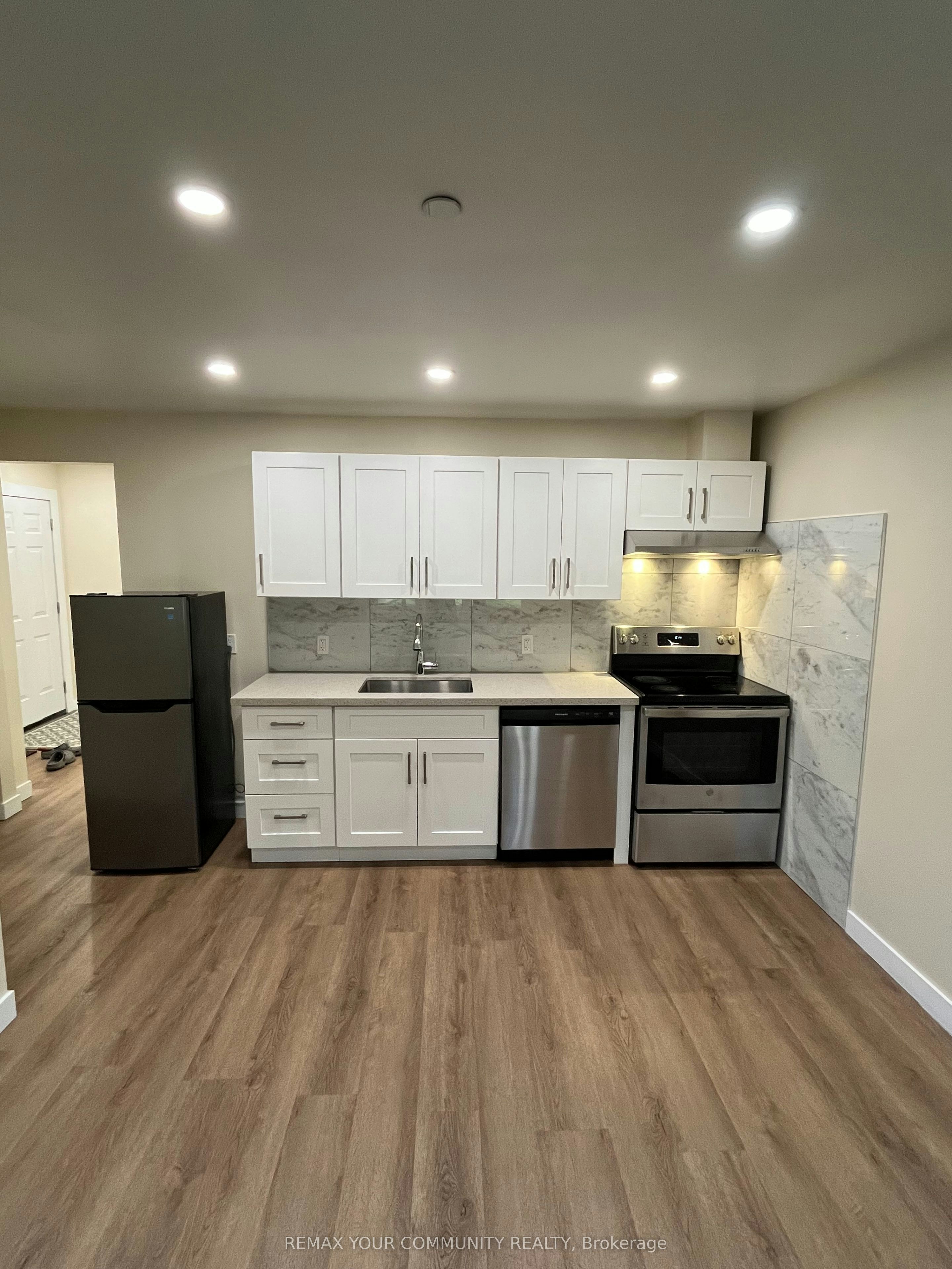MAIN-2 Harold Street, Toronto, ON, M8Z 3R3 - 4