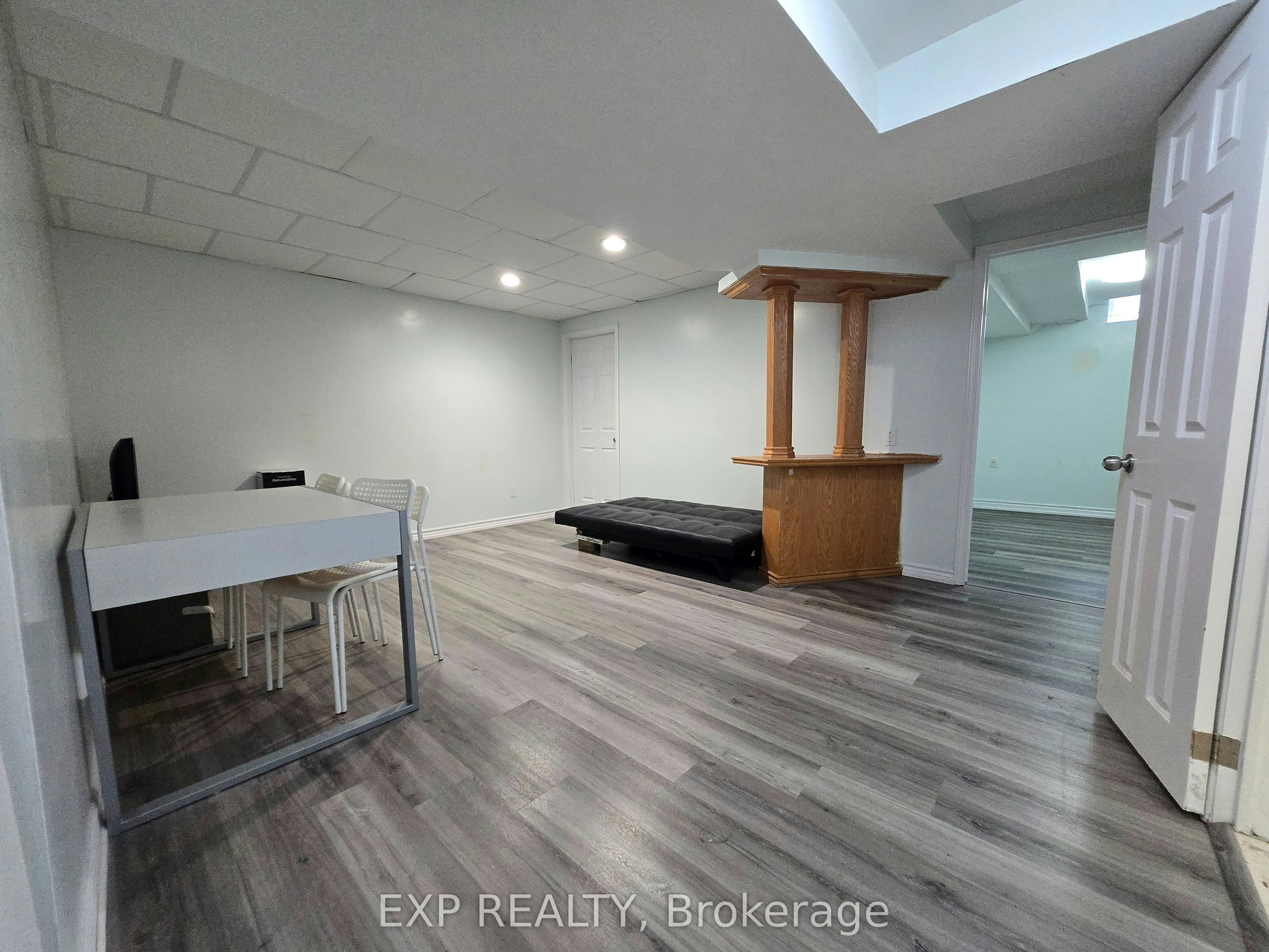 253 Hollymount Drive, Mississauga, ON, L5R 3P8 - 3