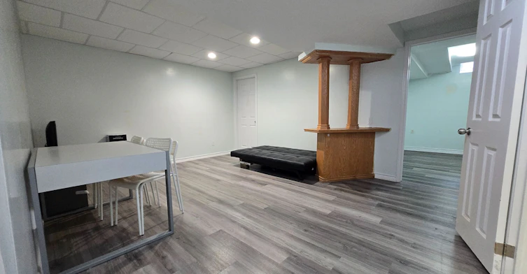 253 Hollymount Drive, Mississauga, ON, L5R 3P8 - 3