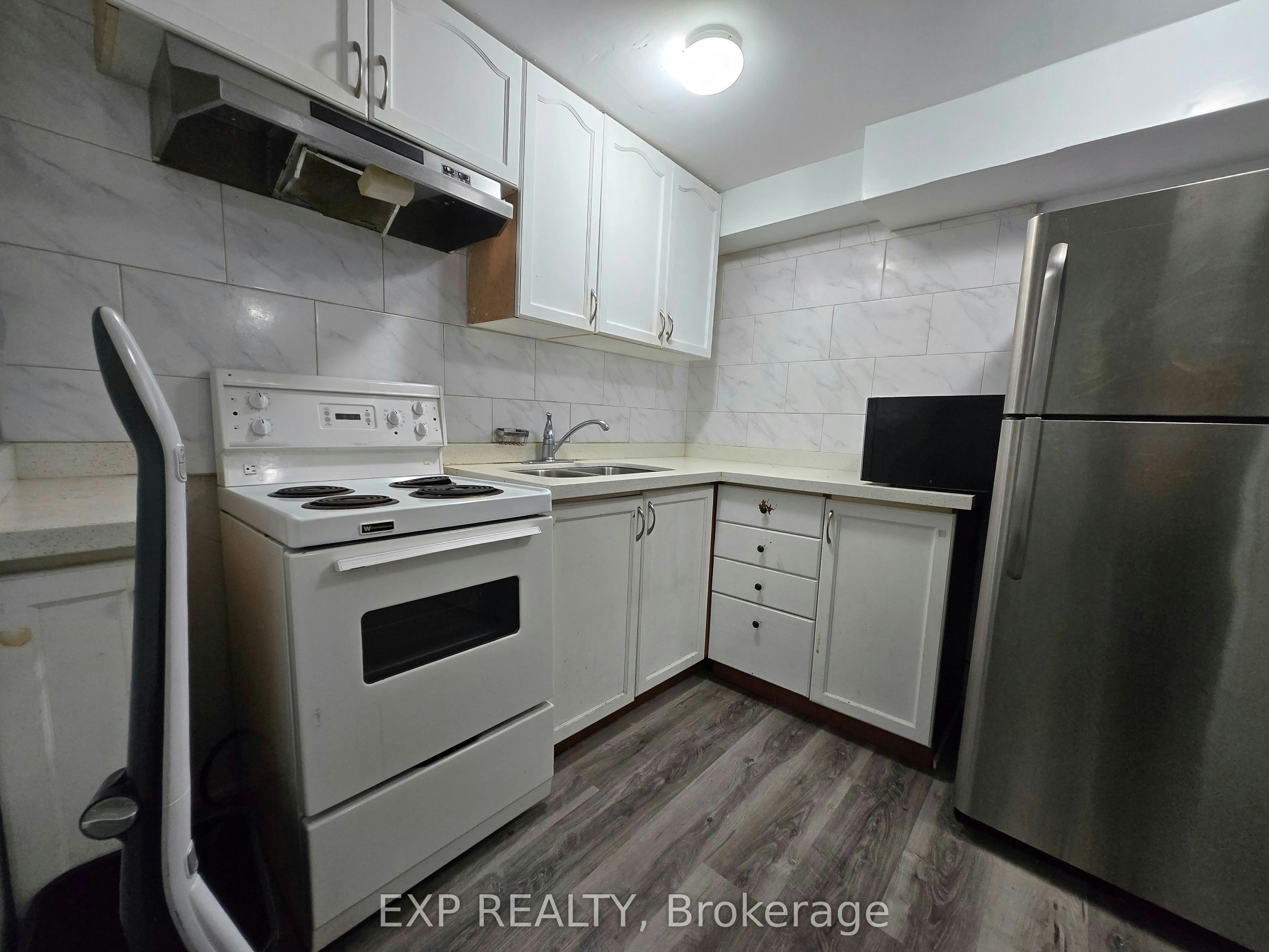 253 Hollymount Drive, Mississauga, ON, L5R 3P8 - 4