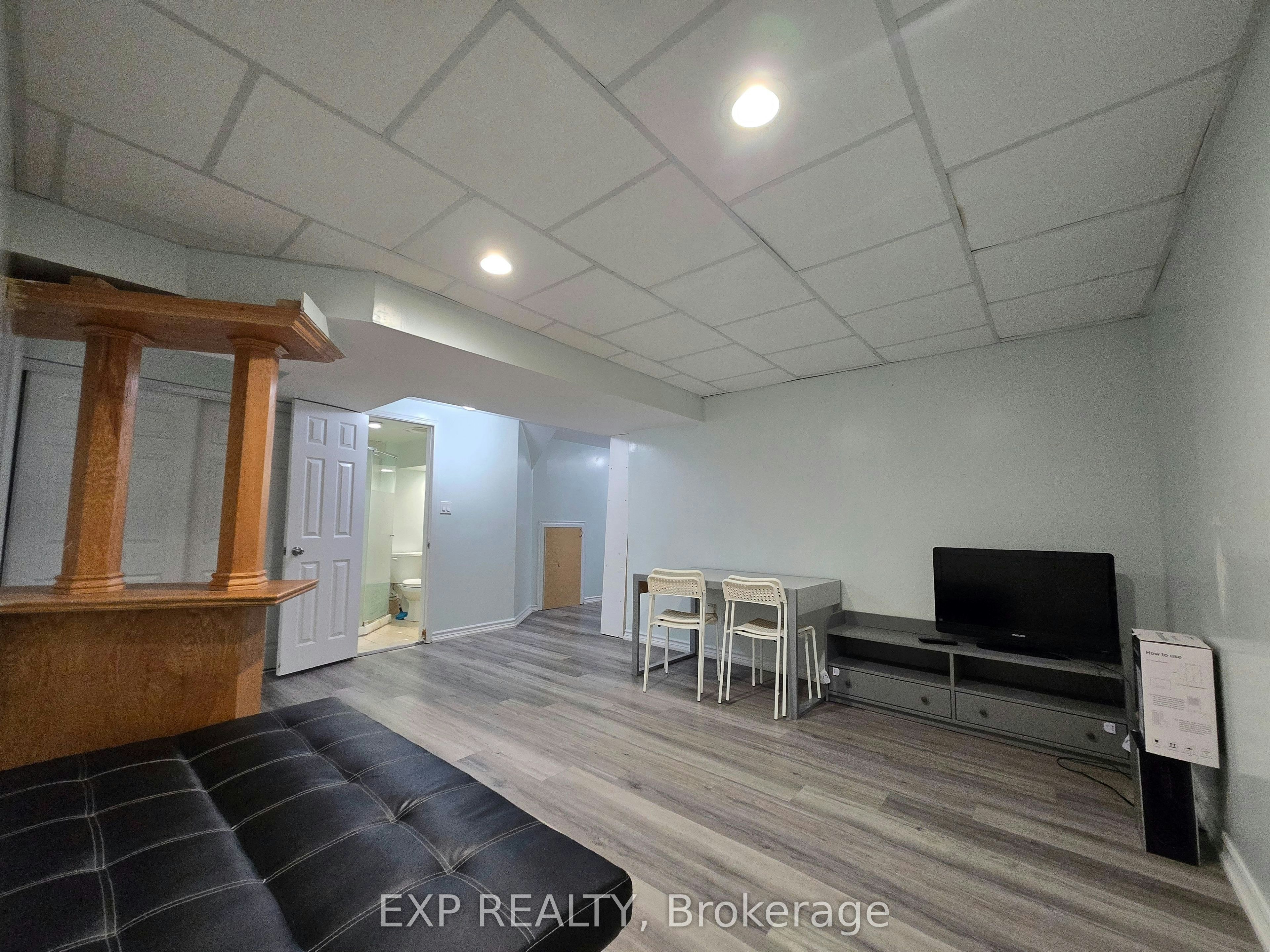 253 Hollymount Drive, Mississauga, ON, L5R 3P8 - 2