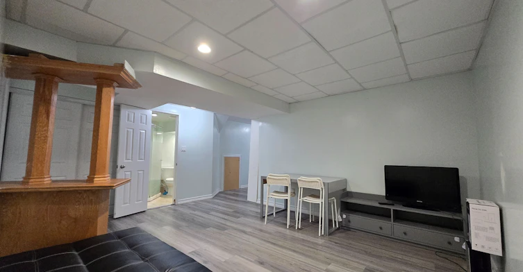 253 Hollymount Drive, Mississauga, ON, L5R 3P8 - 2