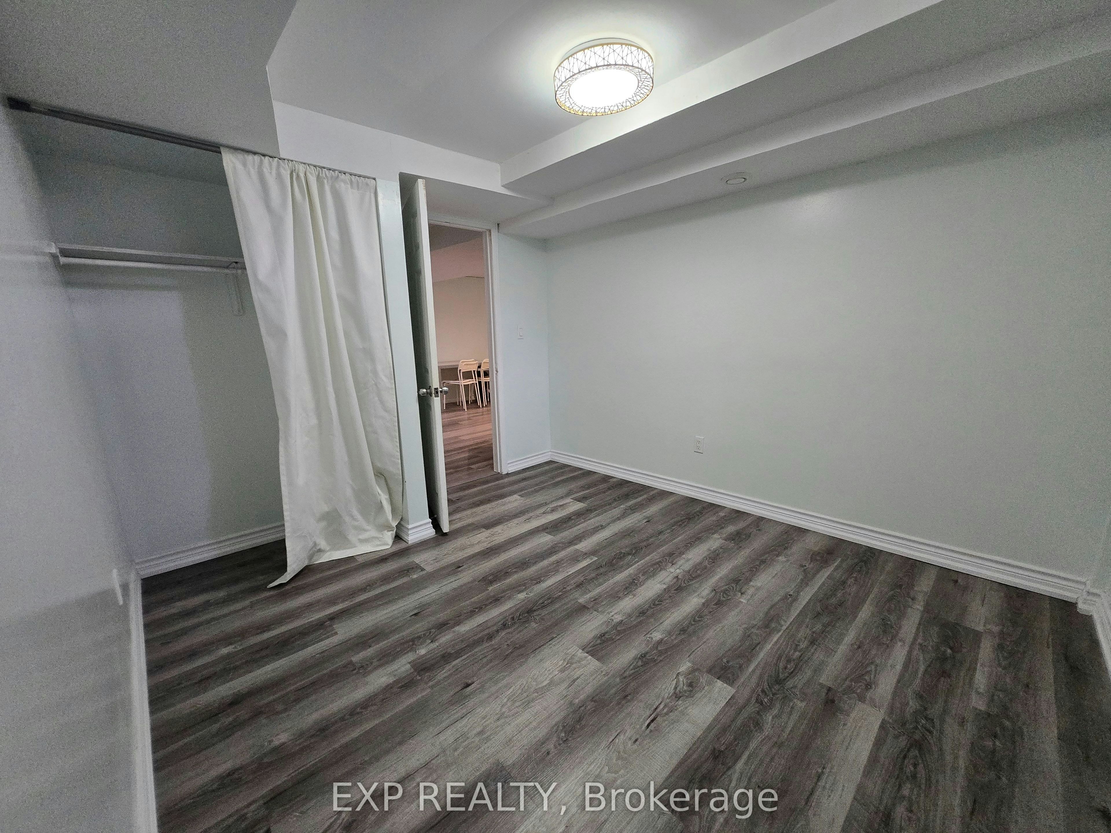 253 Hollymount Drive, Mississauga, ON, L5R 3P8 - 8