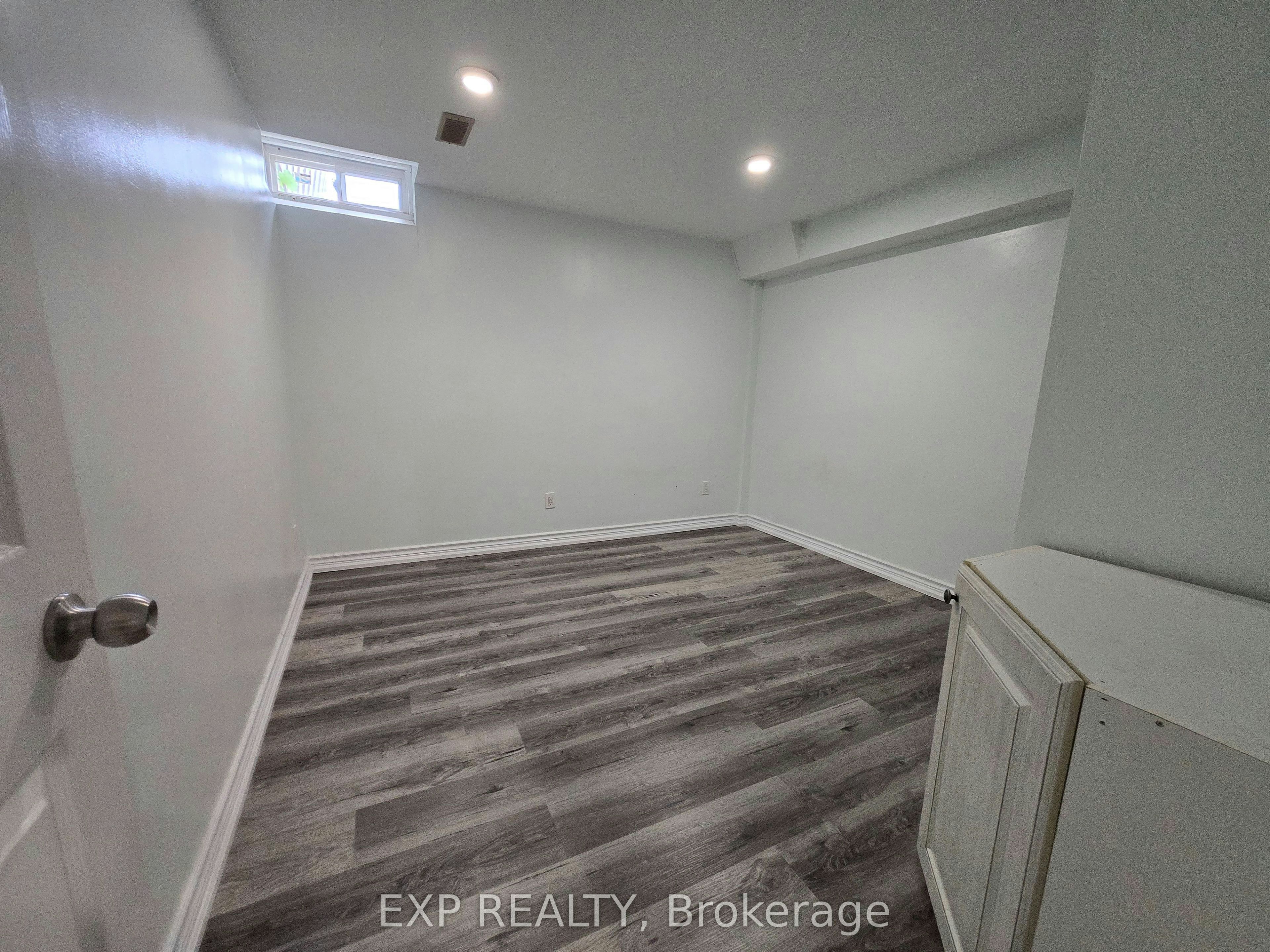 253 Hollymount Drive, Mississauga, ON, L5R 3P8 - 6