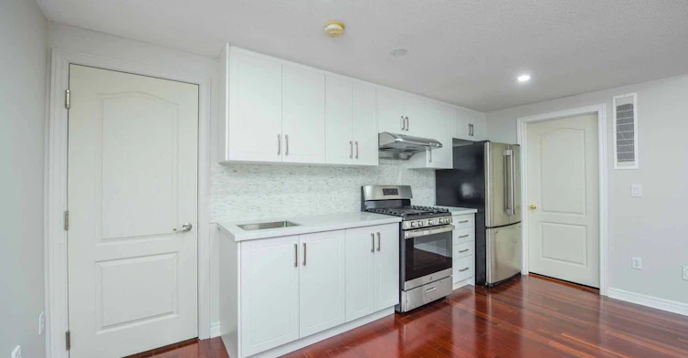 Lower-2229 Glazebrook Circle, Oakville, ON, L6M 5B5 - 4