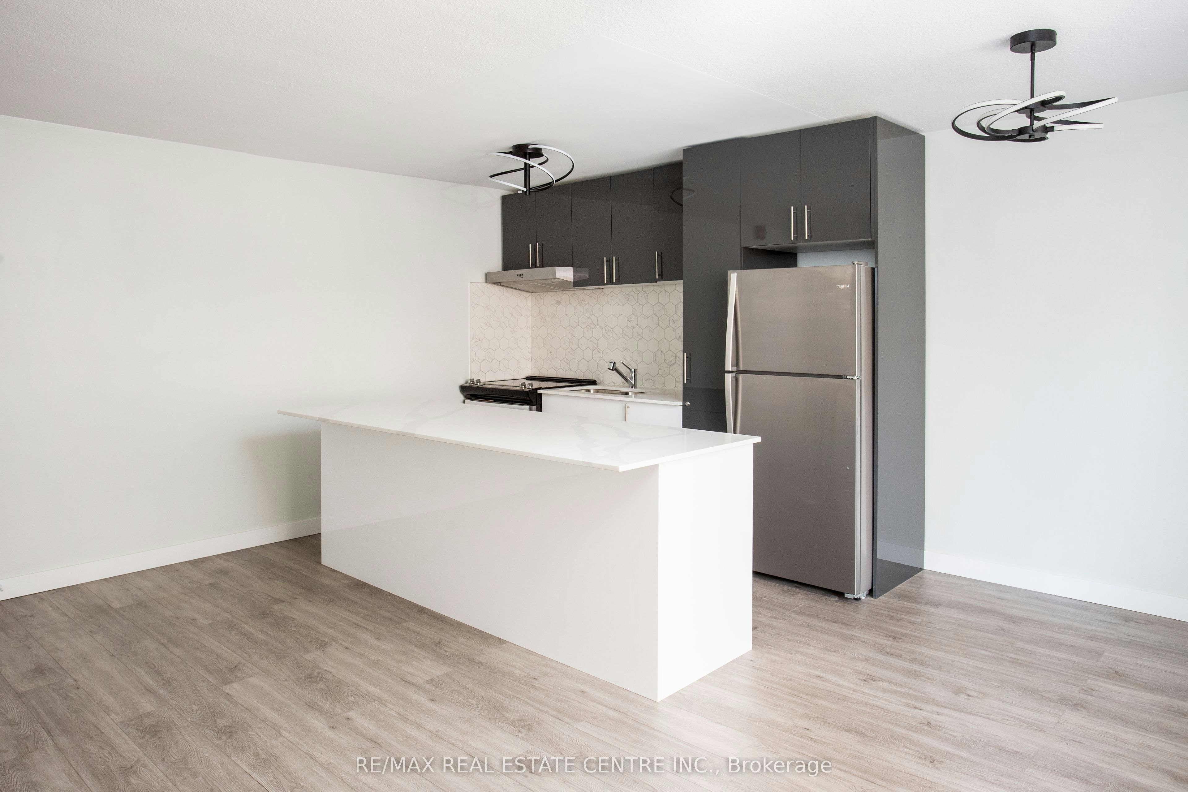 103-371 Lakeshore Road W, Mississauga, ON, L5H 1H4 - 9