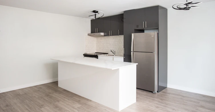 103-371 Lakeshore Road W, Mississauga, ON, L5H 1H4 - 9