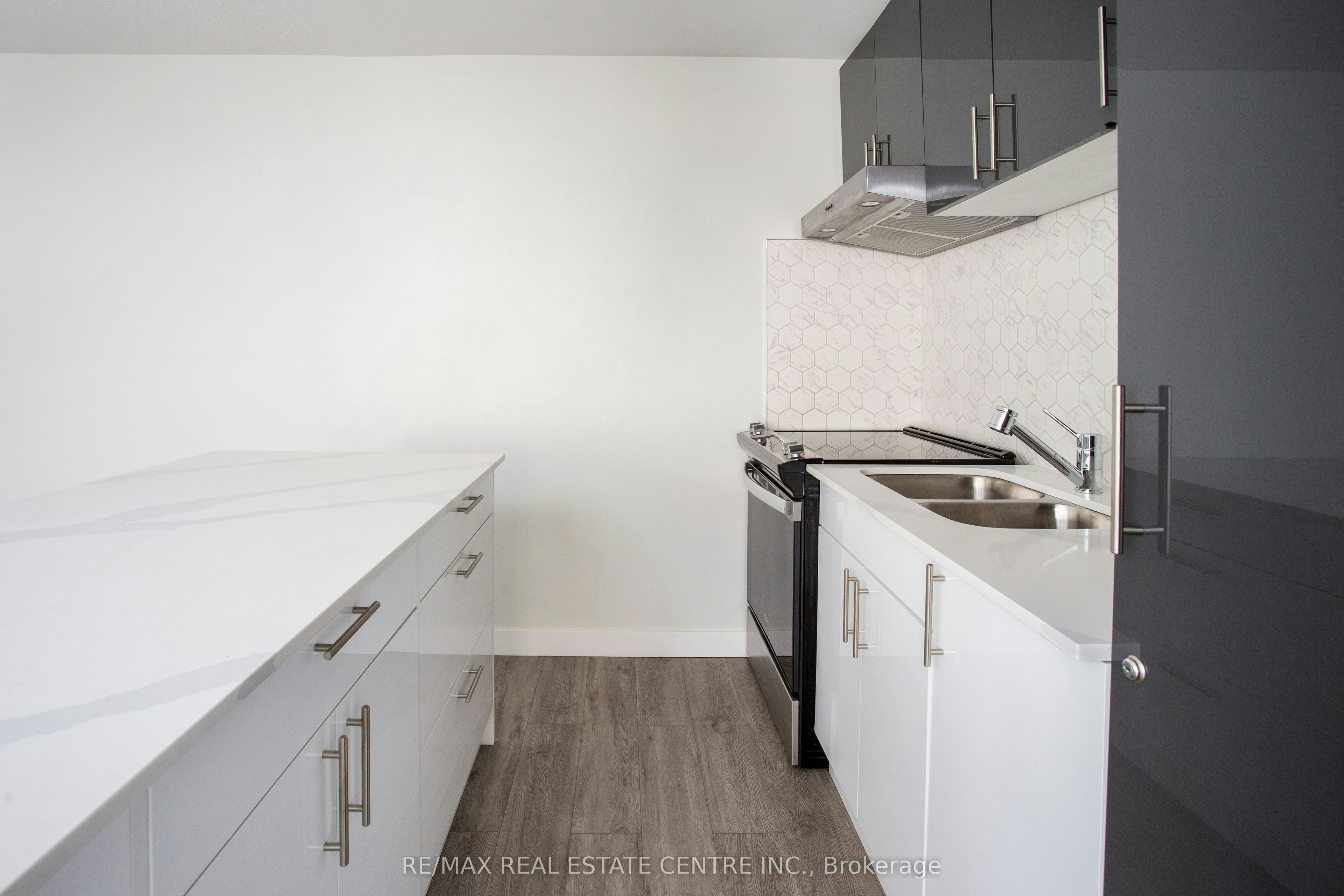 103-371 Lakeshore Road W, Mississauga, ON, L5H 1H4 - 5