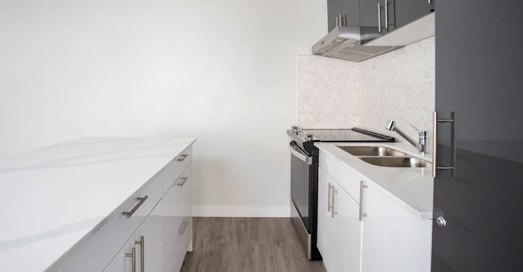 103-371 Lakeshore Road W, Mississauga, ON, L5H 1H4 - 5