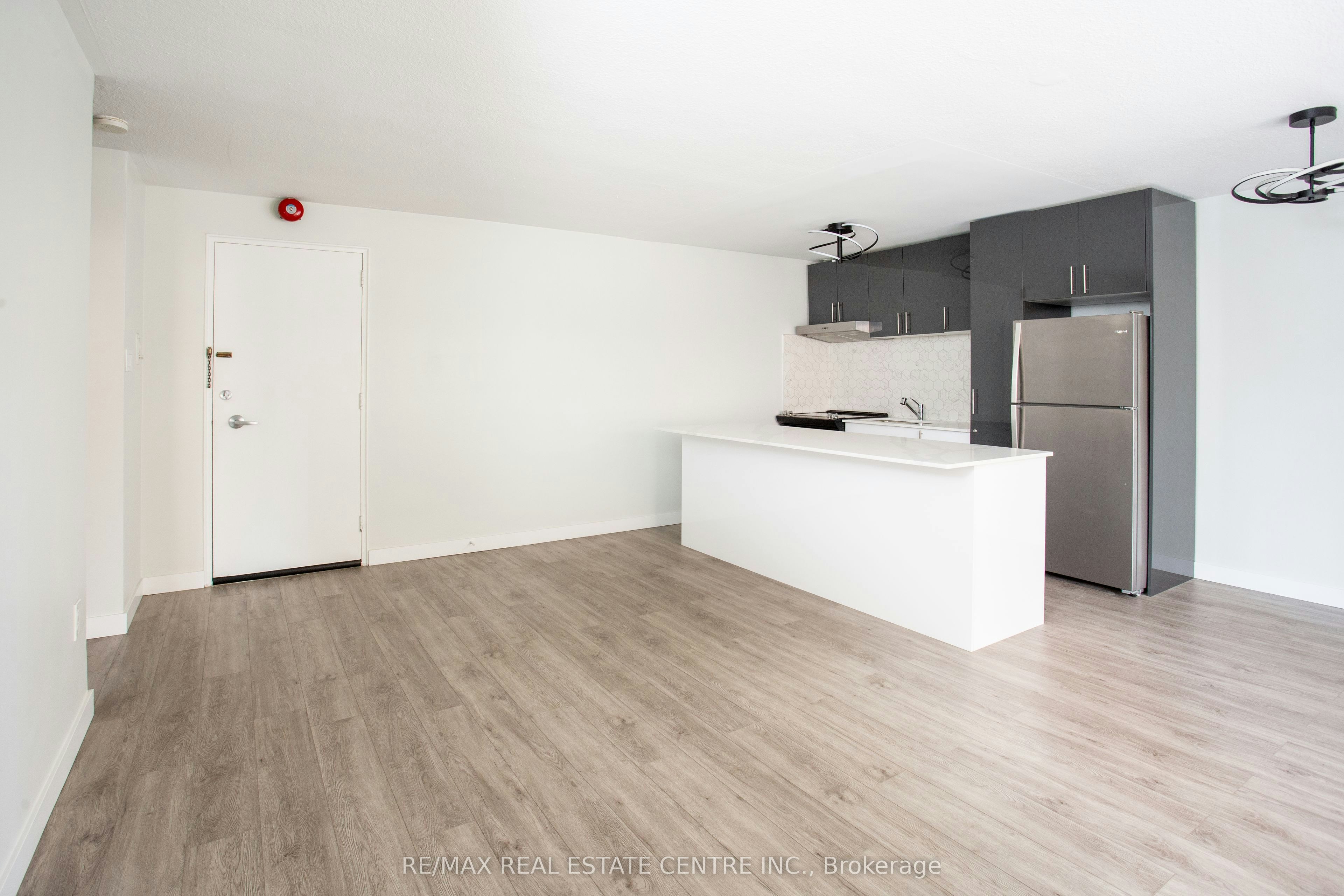 103-371 Lakeshore Road W, Mississauga, ON, L5H 1H4 - 3