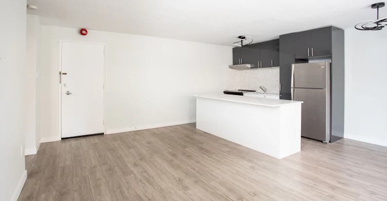 103-371 Lakeshore Road W, Mississauga, ON, L5H 1H4 - 3