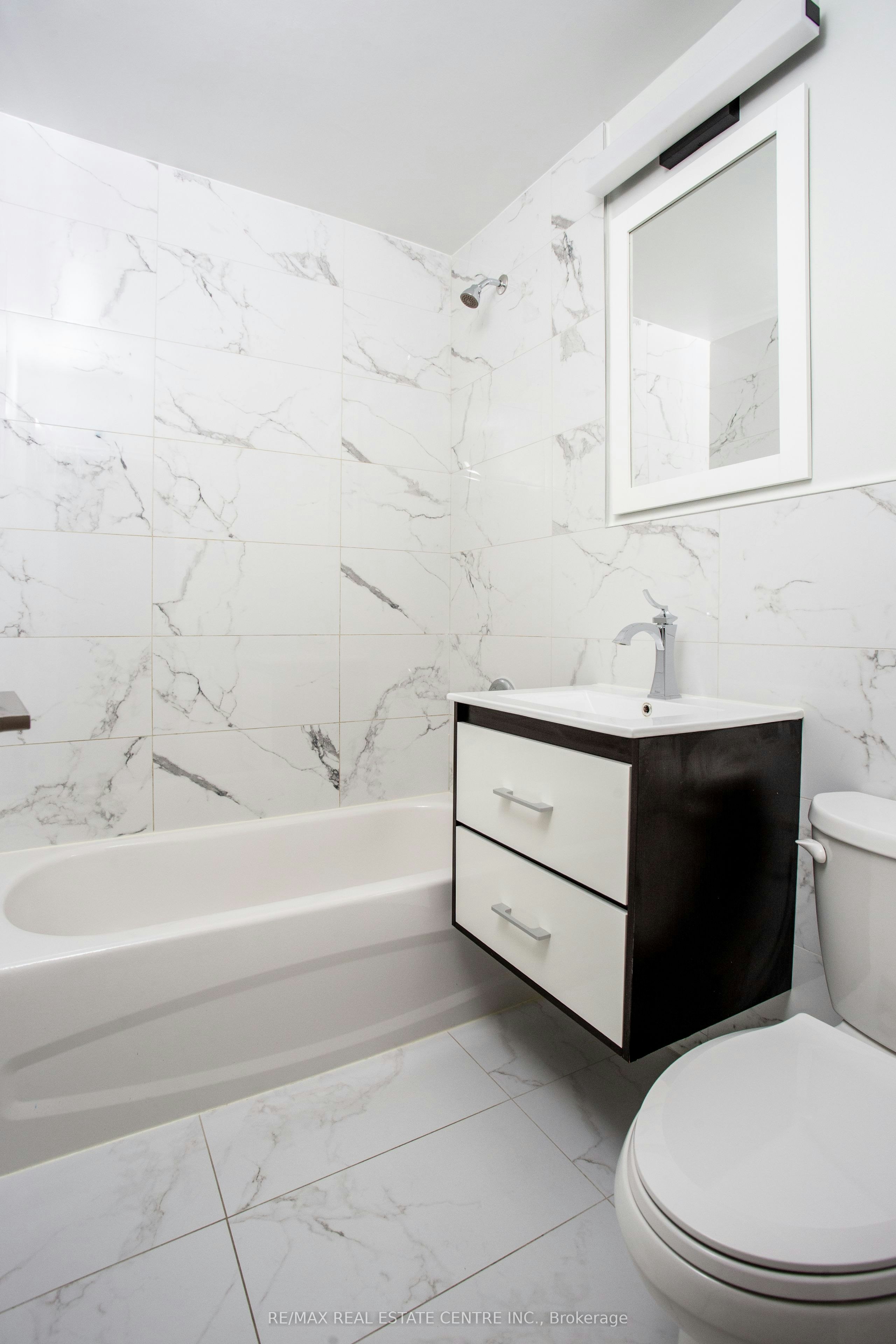 103-371 Lakeshore Road W, Mississauga, ON, L5H 1H4 - 8