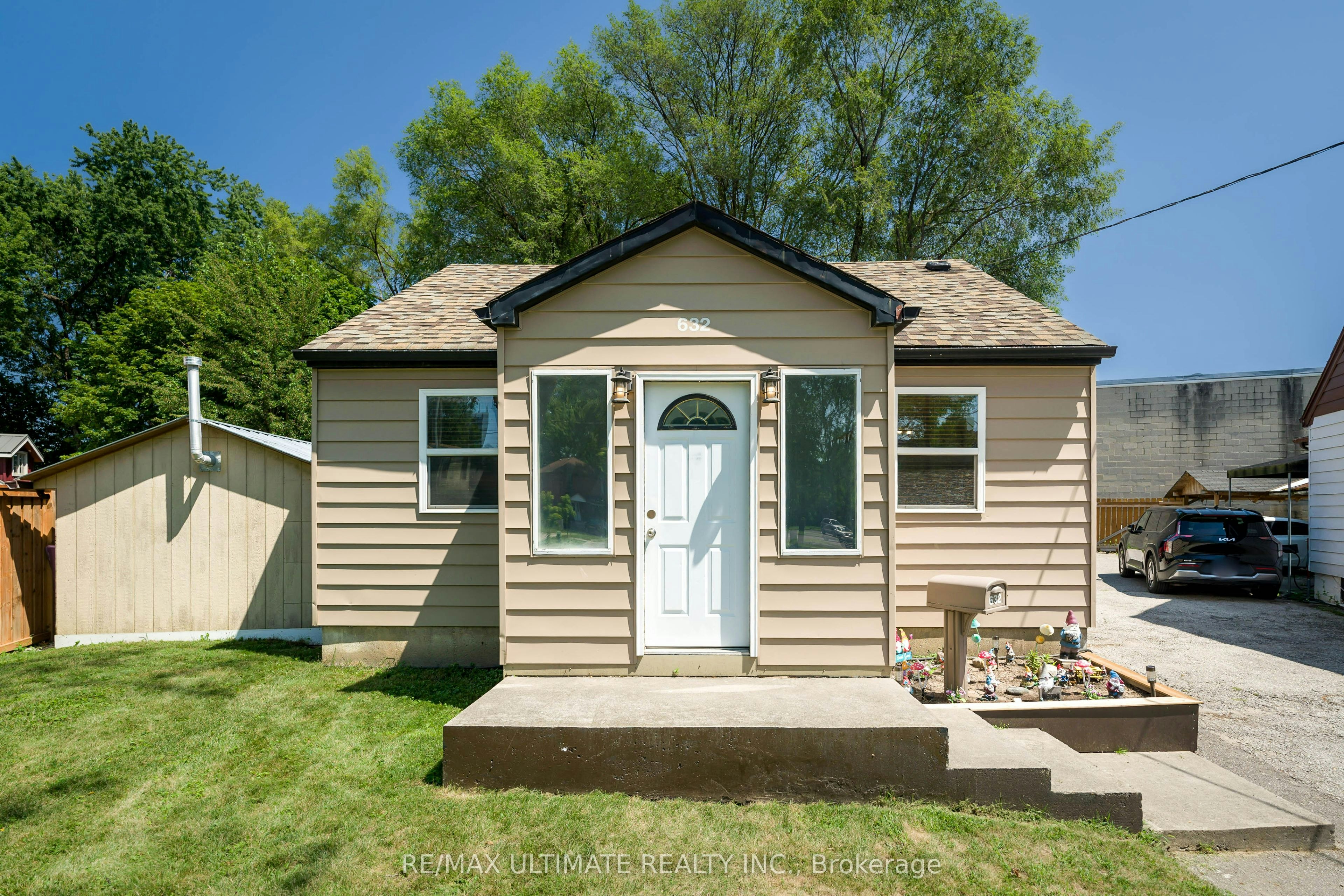 632 Trethewey Drive, Toronto, ON, M6M 4C3