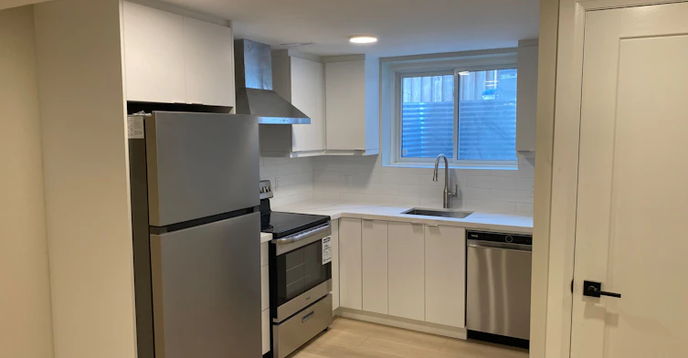 Lower-3271 Pilcom Crescent, Mississauga, ON, L5B 3X5 - 13
