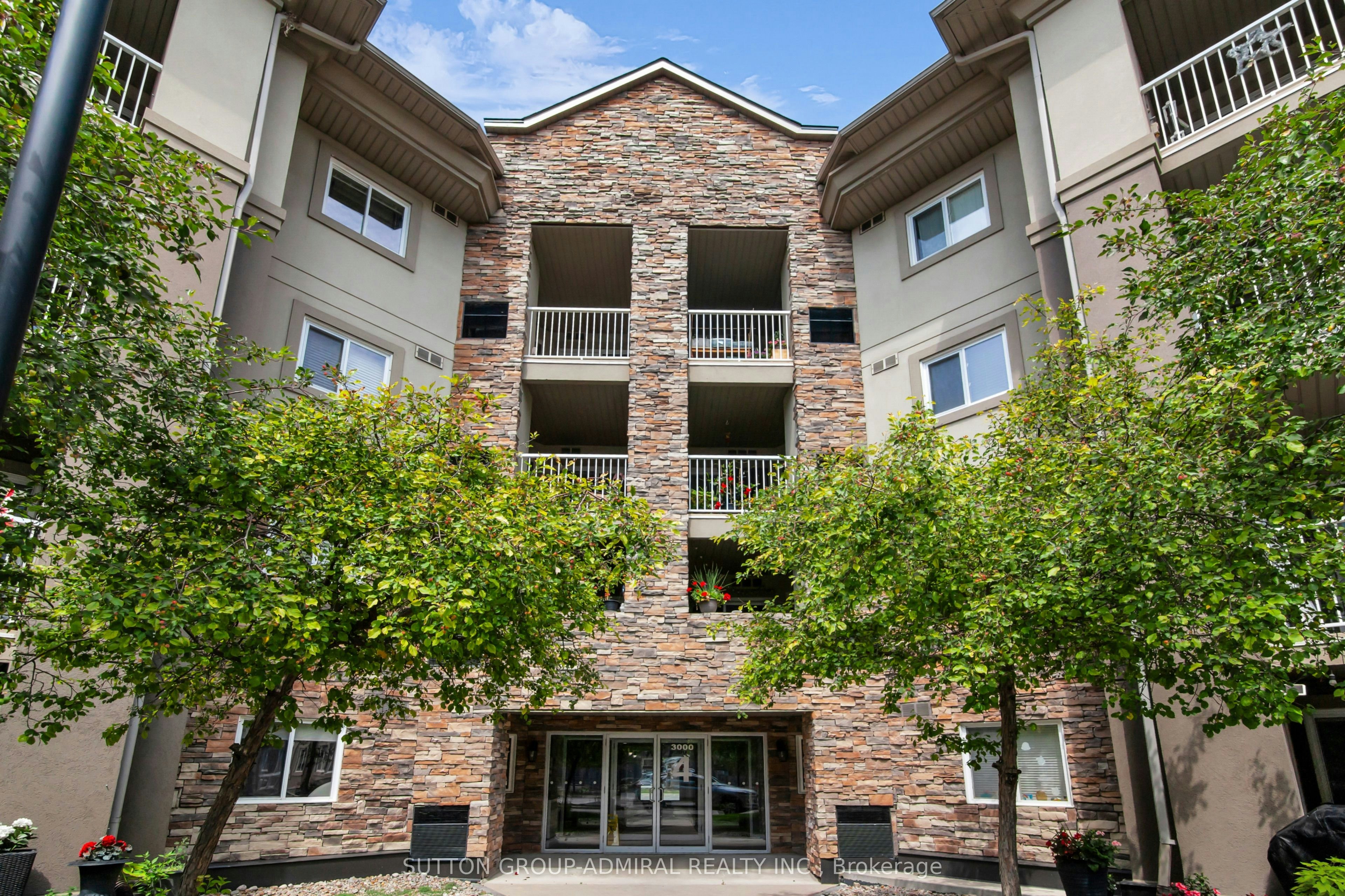 105-4 Dayspring Circle, Brampton, ON, L6P 2Z5
