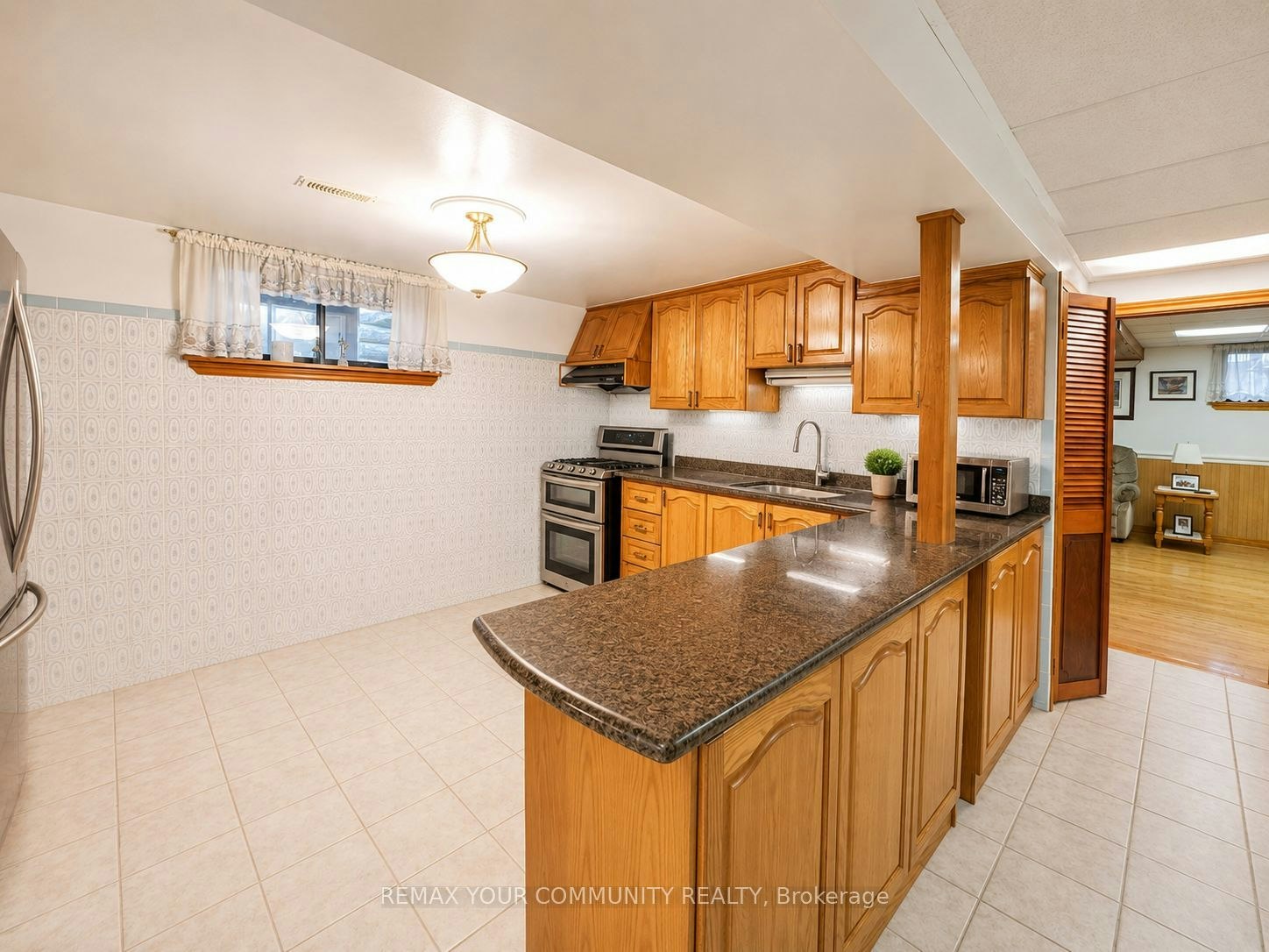 47 Cayuga Avenue, Toronto, ON, M6N 2G2 - 4