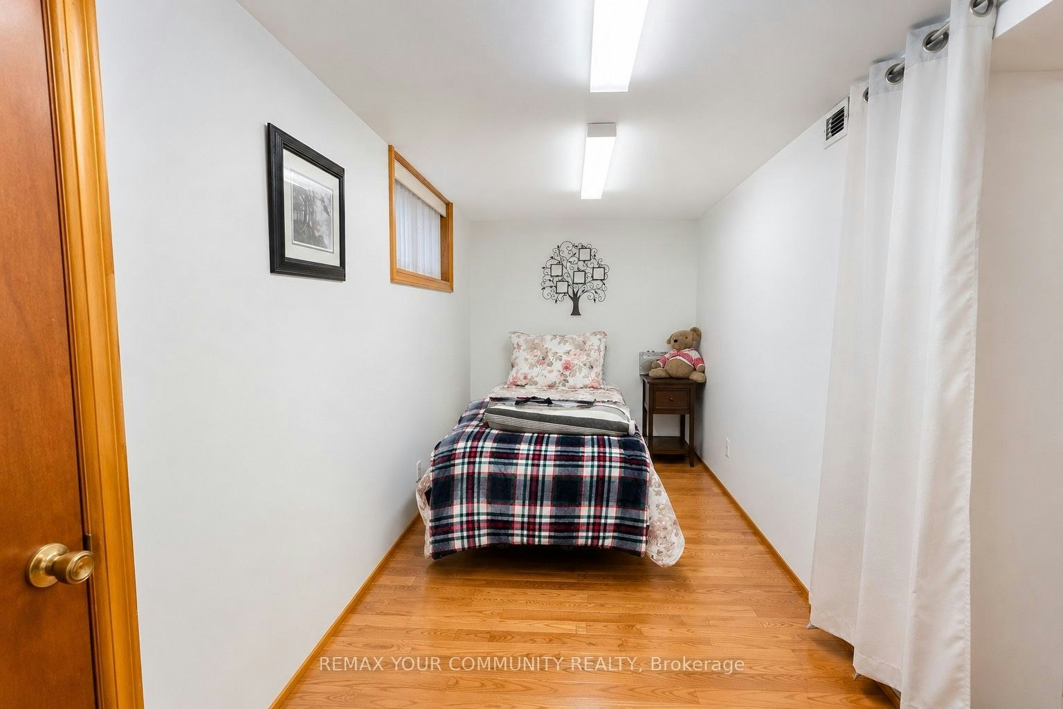 47 Cayuga Avenue, Toronto, ON, M6N 2G2 - 5