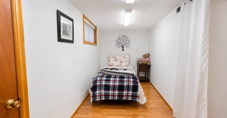 47 Cayuga Avenue, Toronto, ON, M6N 2G2 - 5