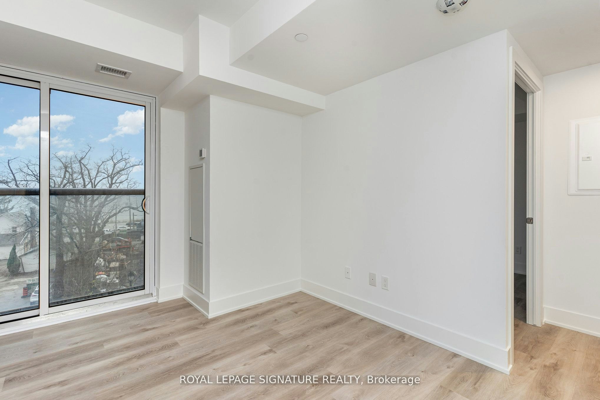 304-370 Martha Street, Burlington, ON, L7R 0G9 - 3
