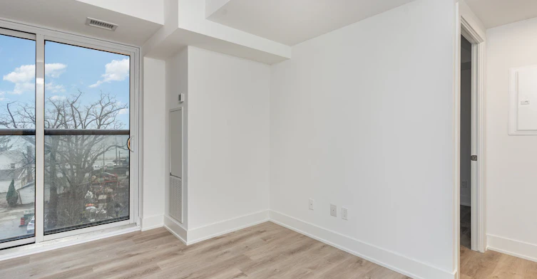 304-370 Martha Street, Burlington, ON, L7R 0G9 - 3