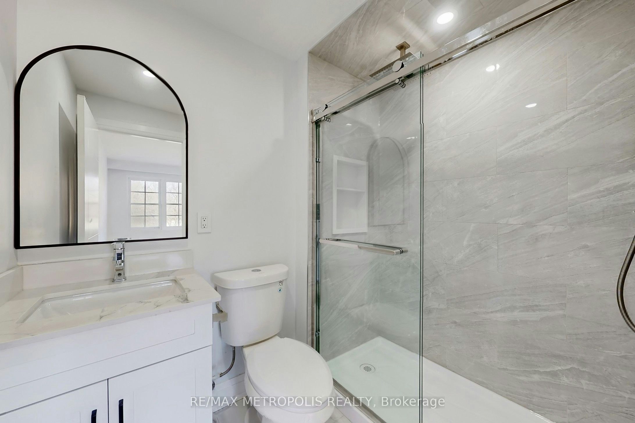 Upper-85 Primula Crescent, Toronto, ON, M9L 1J9 - 19