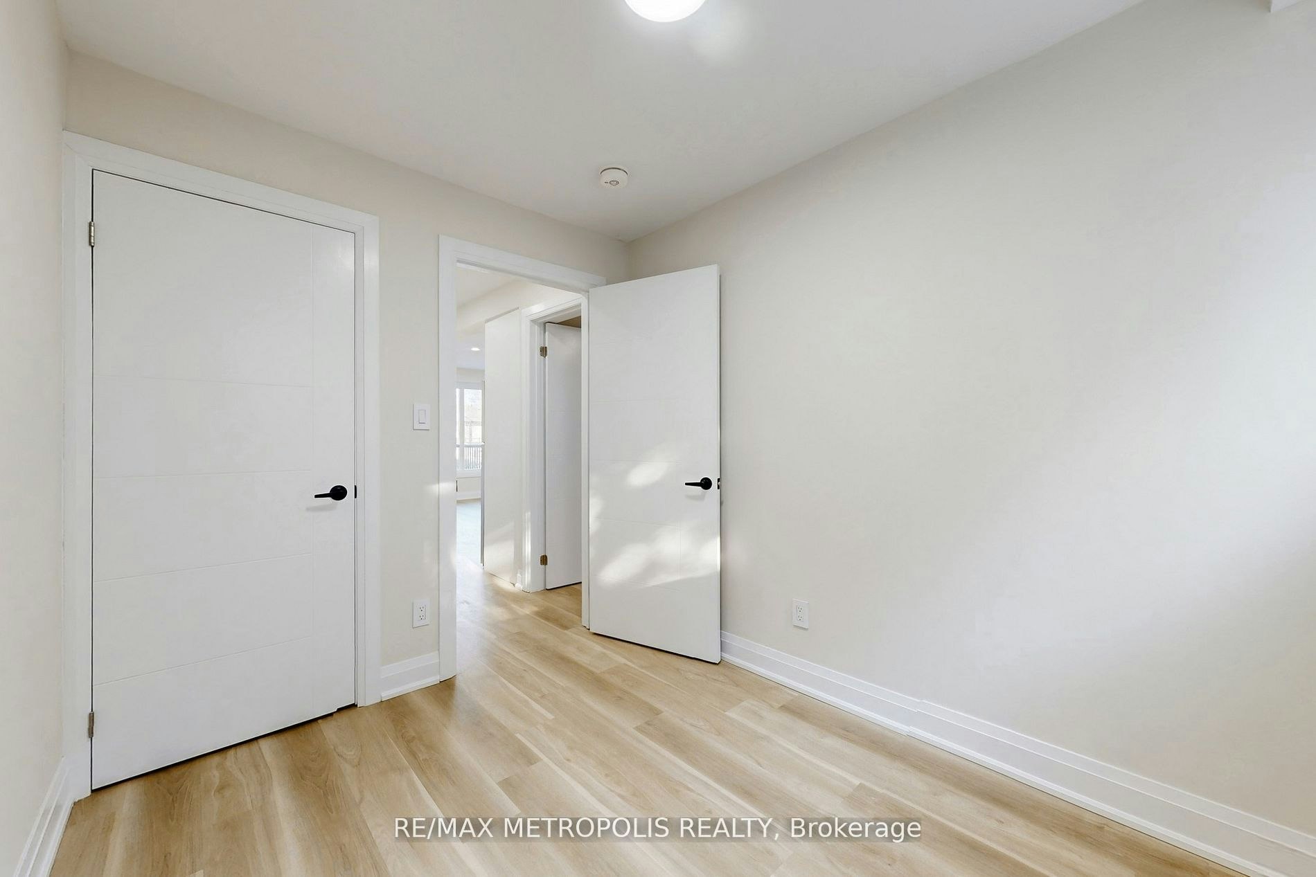 Upper-85 Primula Crescent, Toronto, ON, M9L 1J9 - 8