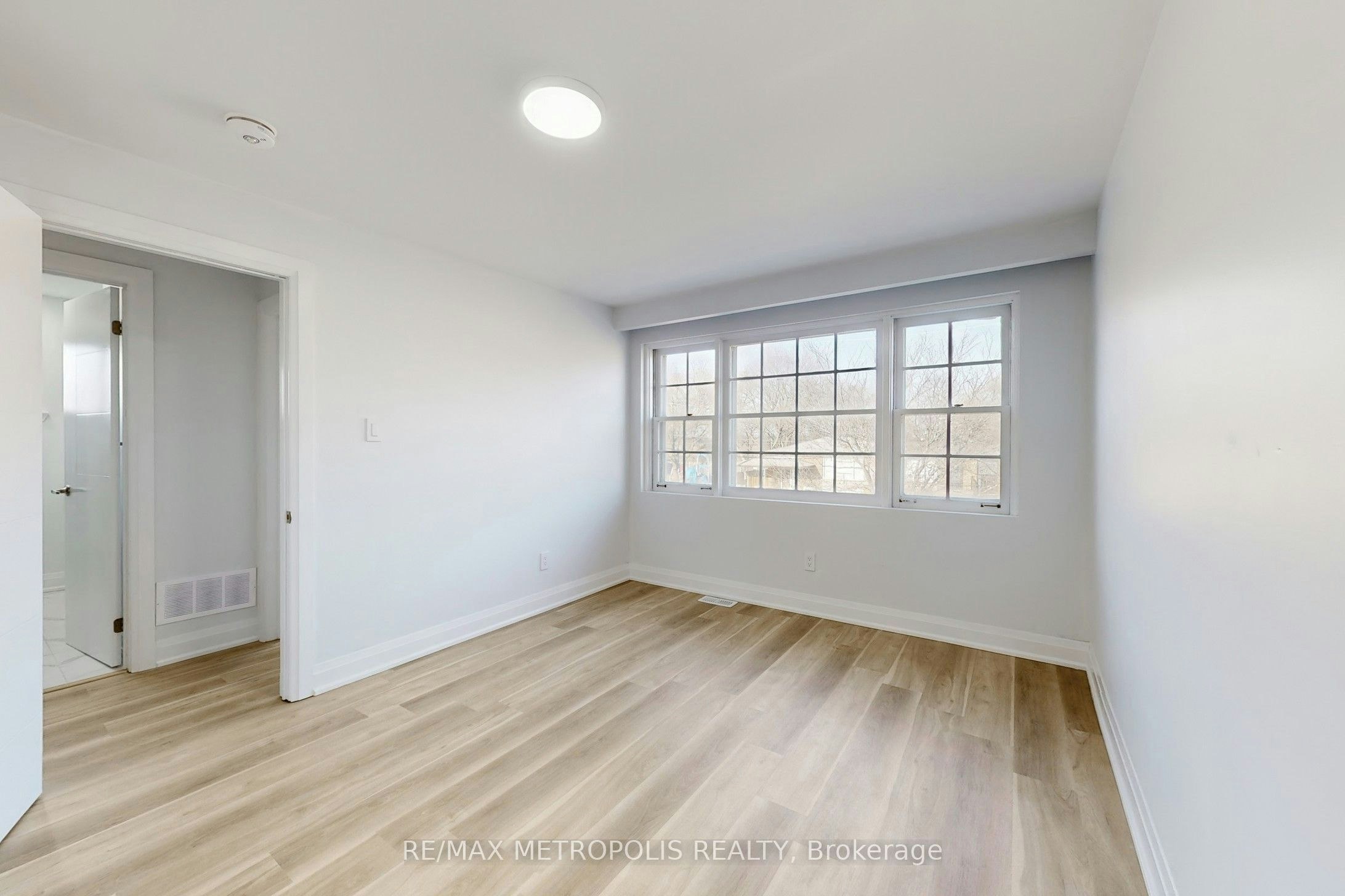 Upper-85 Primula Crescent, Toronto, ON, M9L 1J9 - 17