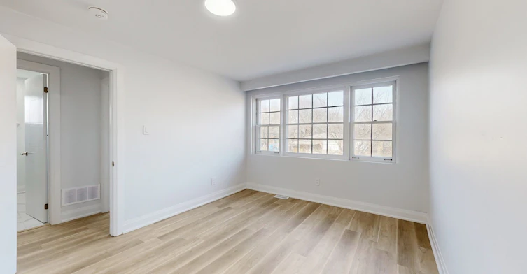 Upper-85 Primula Crescent, Toronto, ON, M9L 1J9 - 17