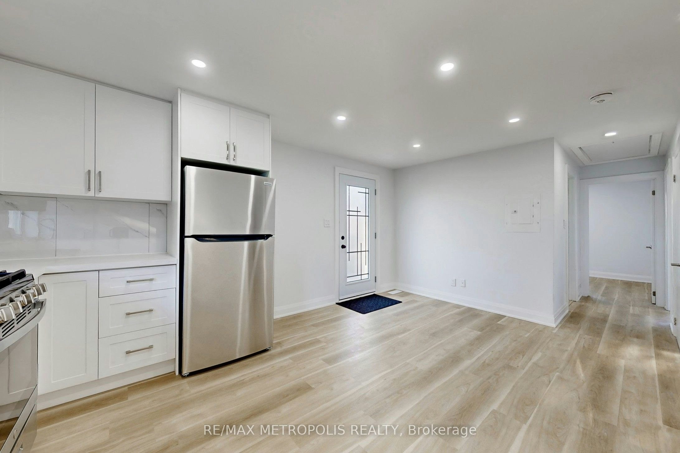 Upper-85 Primula Crescent, Toronto, ON, M9L 1J9 - 9