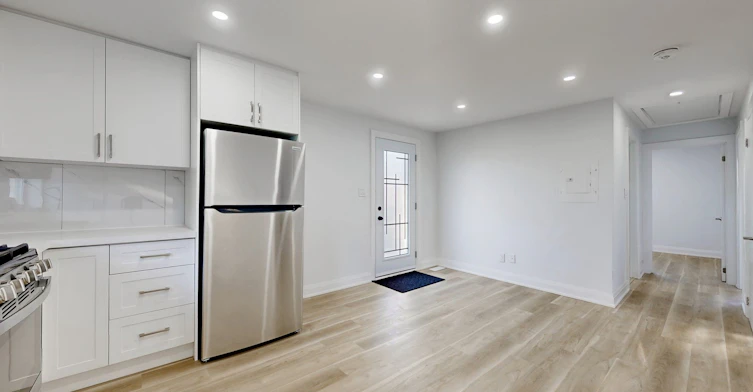 Upper-85 Primula Crescent, Toronto, ON, M9L 1J9 - 9