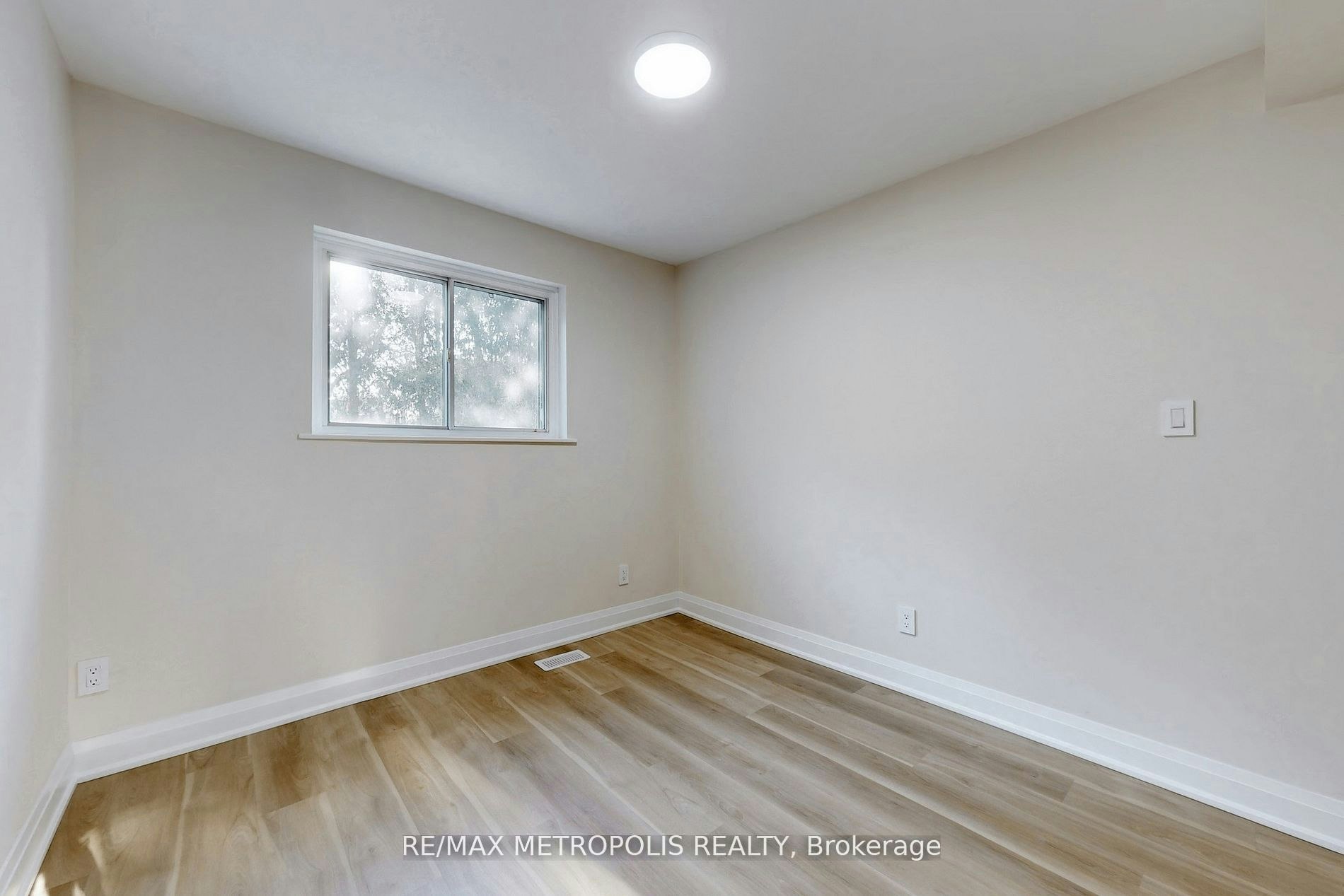 Upper-85 Primula Crescent, Toronto, ON, M9L 1J9 - 6