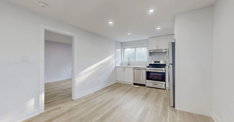 Upper-85 Primula Crescent, Toronto, ON, M9L 1J9 - 4