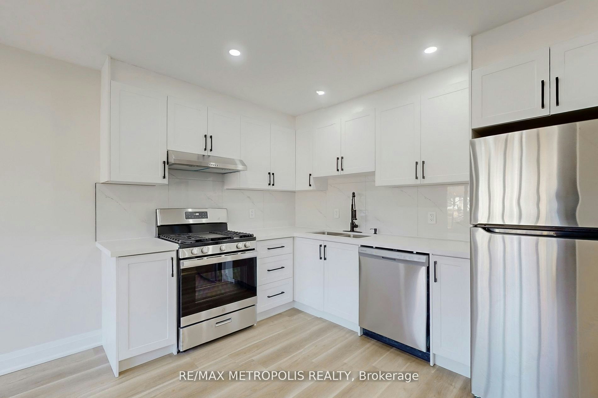 Upper-85 Primula Crescent, Toronto, ON, M9L 1J9 - 10