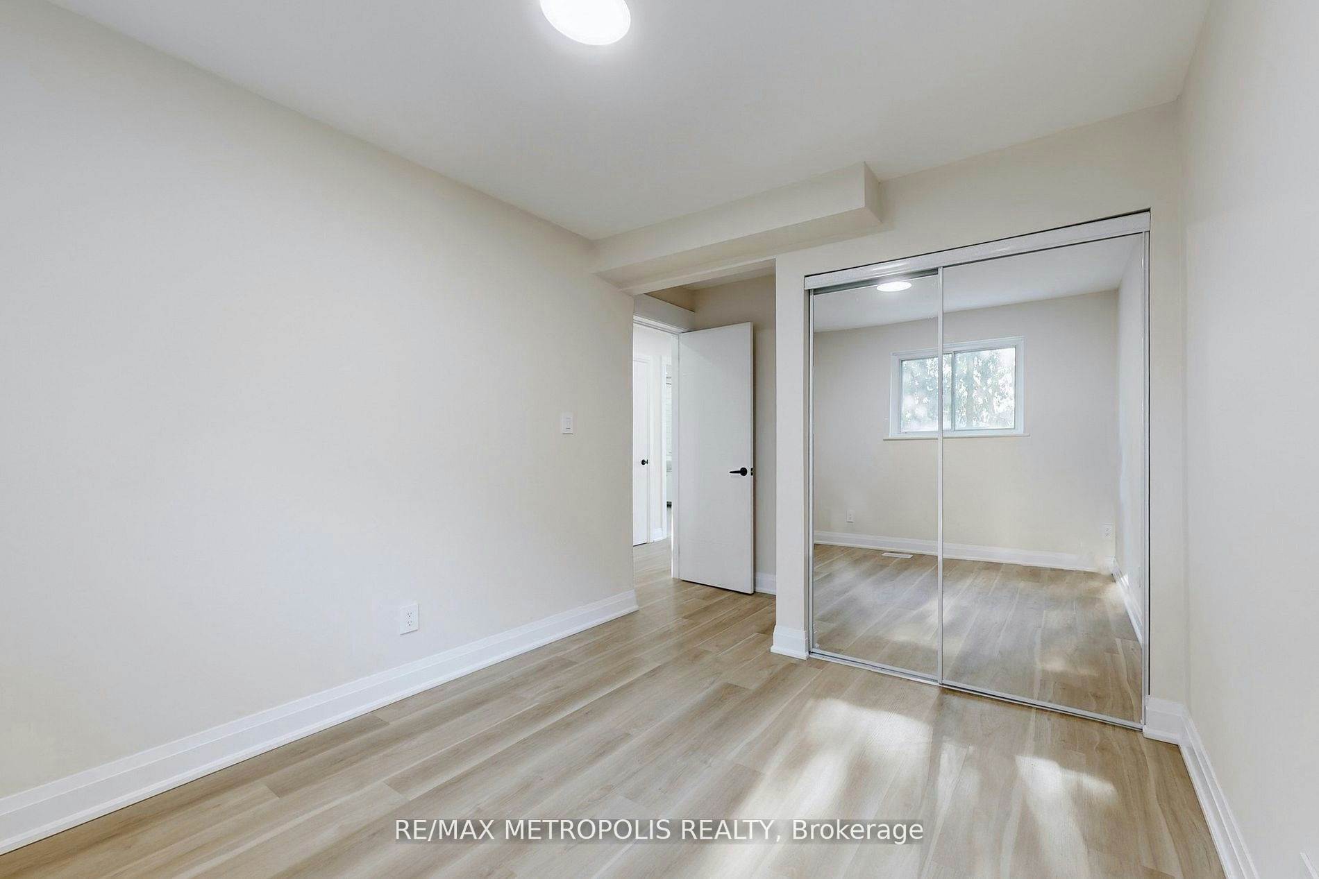Upper-85 Primula Crescent, Toronto, ON, M9L 1J9 - 12